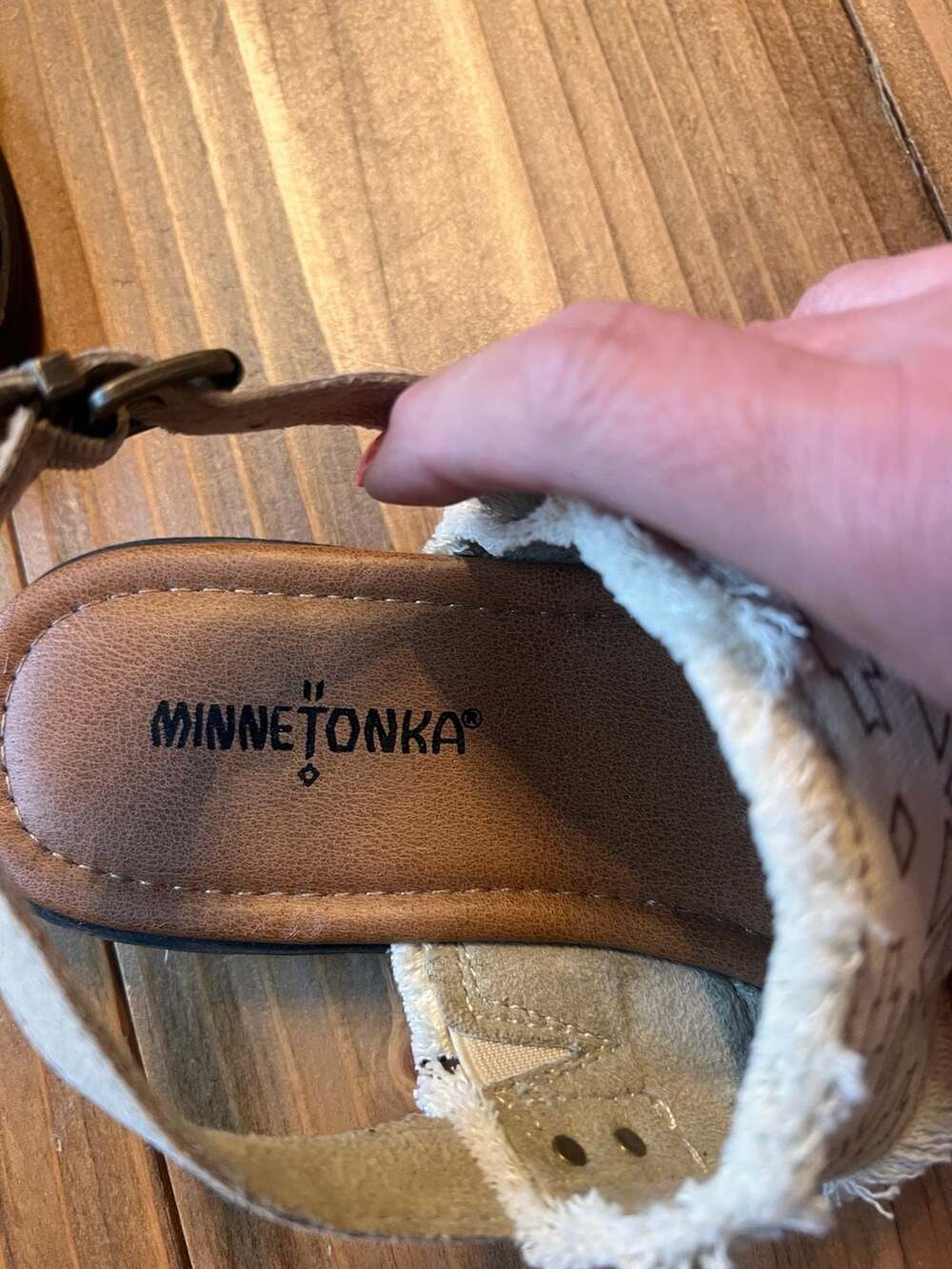 Minnetonka Women's Southwest Print Frayed Canvas Thong Sandals size 9 - Picture 2 of 5
